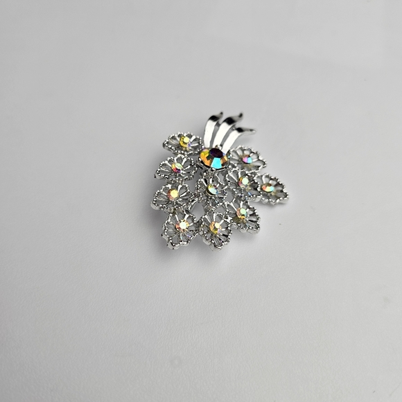 Vintage Costume Silver Tone Aurora Borealis Rhinestone Bridal Brooch - Picture 5 of 9